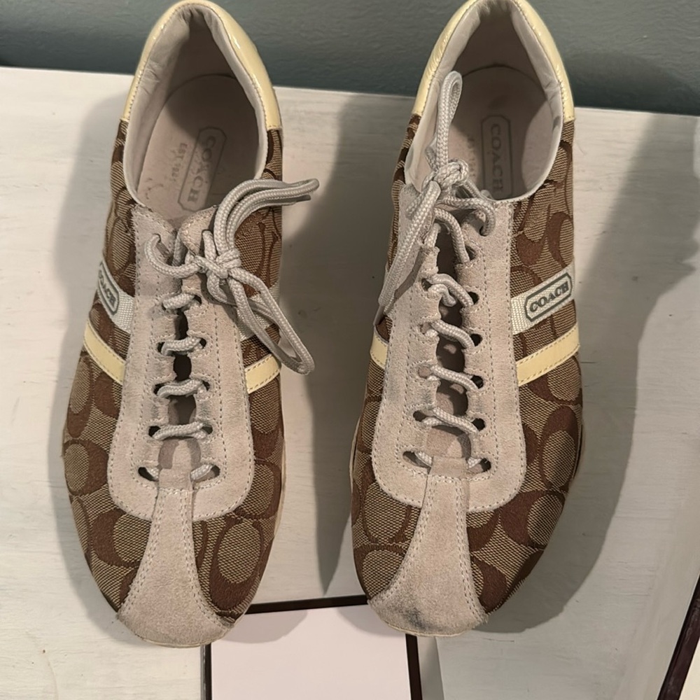 Size 8 1/2 coach shoes